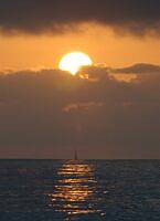 Soloppgang med seilb�t